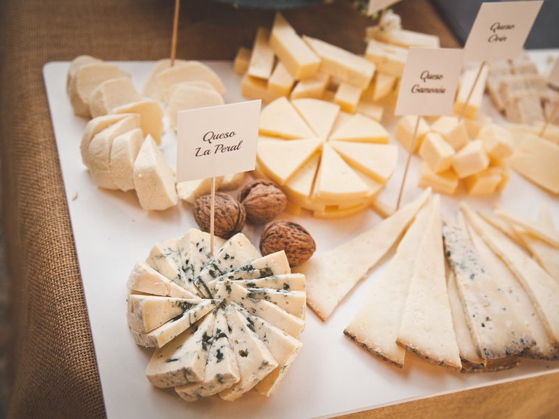 Selección de quesos artesanos asturianos, con diferentes tipos de leche y elaboración.