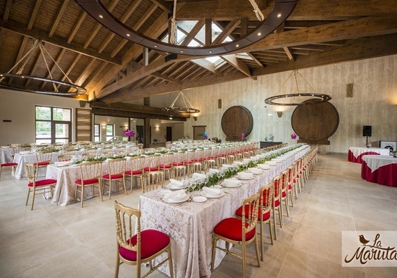 Mesa imperial para banquete en Casería Asturiana La Maruta (Sariego-Asturias) 