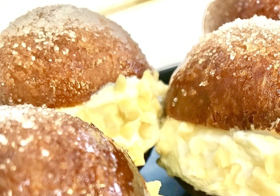 MiniBombas rellenas de nata Berlinas para el desayuno 